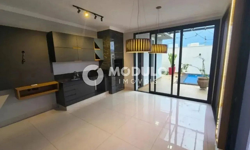 Casa Disponível Para...