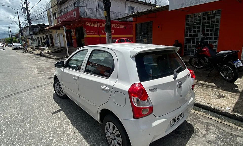 Toyota Etios X 1.3 F...