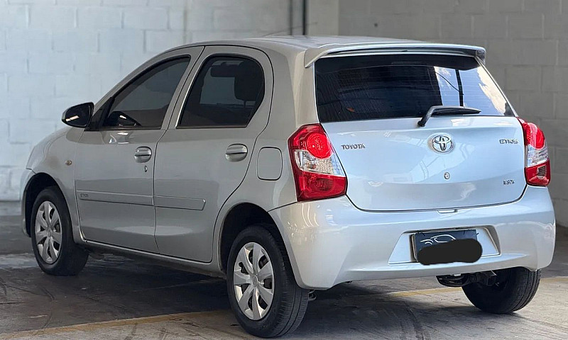 Toyota Etios X 1.3 F...