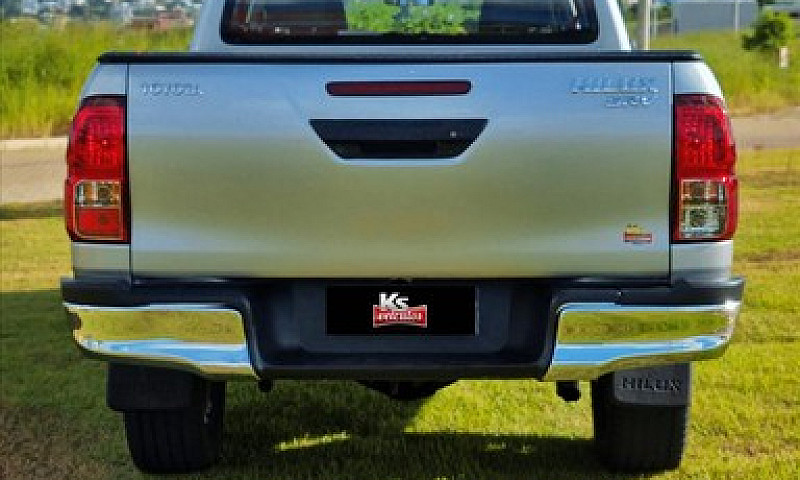 Toyota Hilux 2.8 Std...