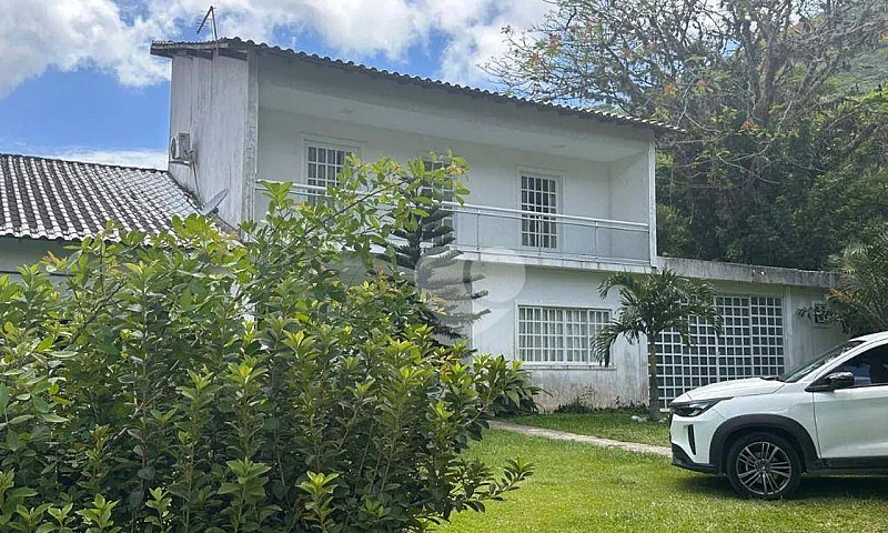 Casa Com 5 Dormitóri...