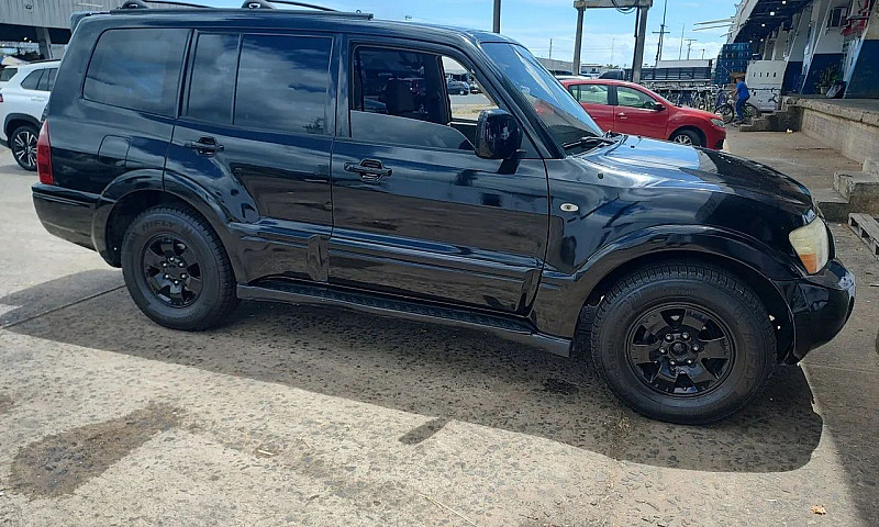 Mitsubishi Pajero Fu...