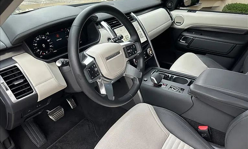 Land Rover Discovery...