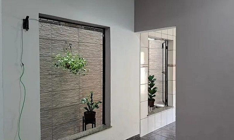 Alugo Casa Com 1/4 E...