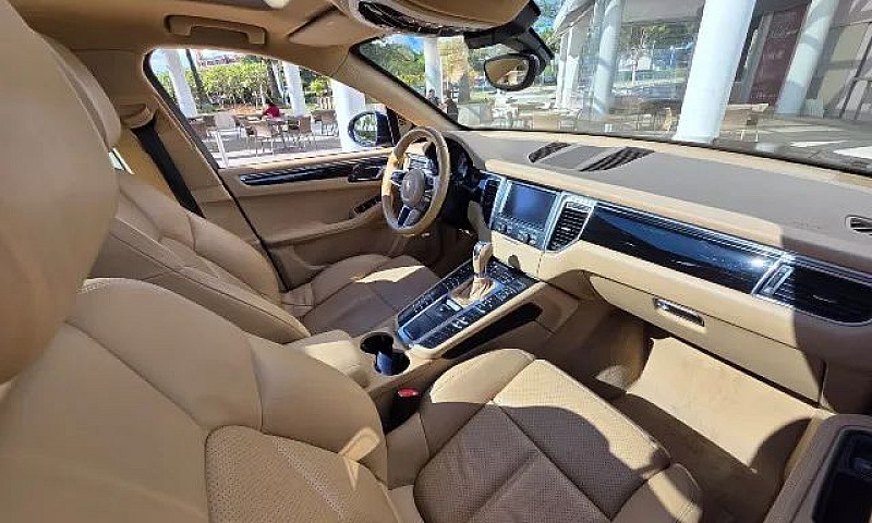Porsche Macan S ...