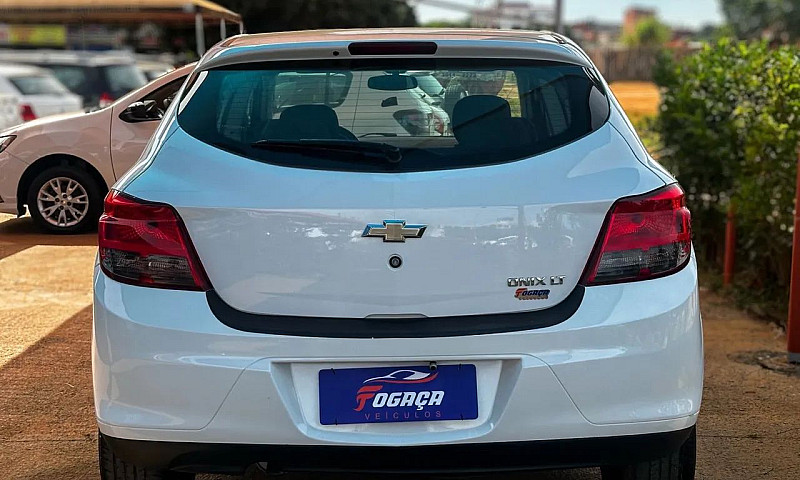 Chevrolet Onix Hatch...