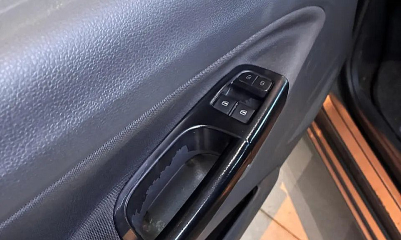 Volkswagen Voyage 1....