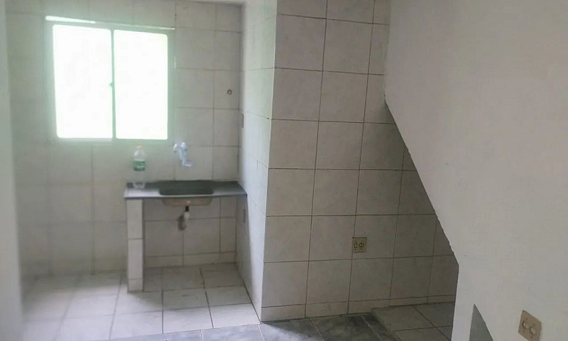 Casa Com Um Quarto E...