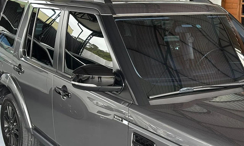 Land Rover Discovery...