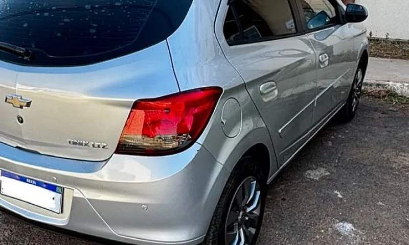 Chevrolet Onix Hatch...