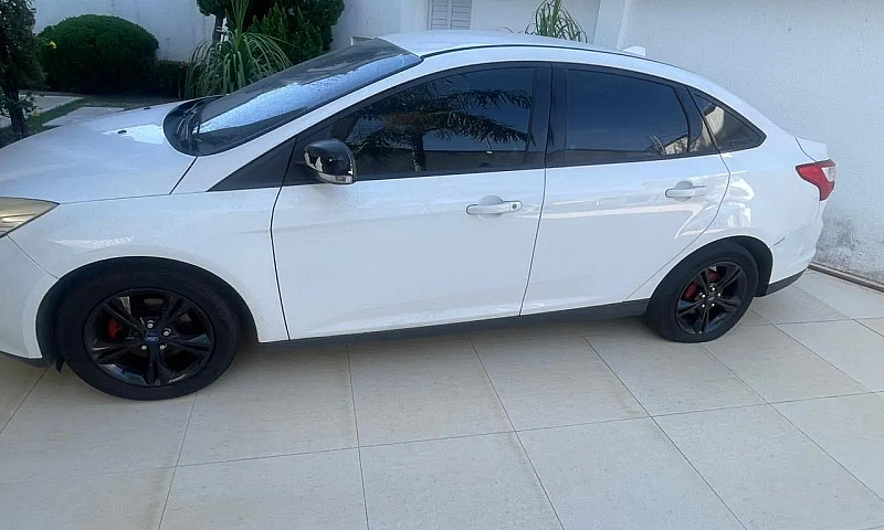 Ford Focus Sedan 2.0...