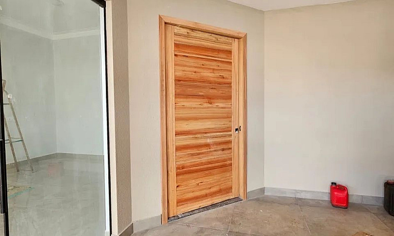 Vende-Se / Casa Nova...