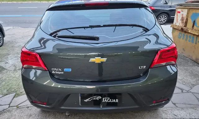 Chevrolet Onix Hatch...
