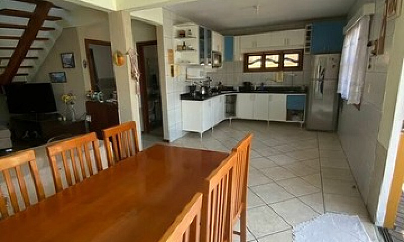 Casa Com Quatro Quar...