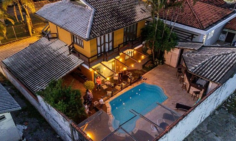 Casa Com Quatro Quar...