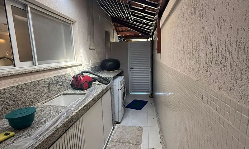 Casa De Três Quartos...