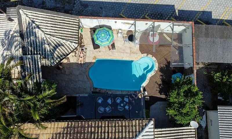 Casa Com Quatro Quar...