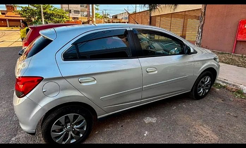 Chevrolet Onix Hatch...