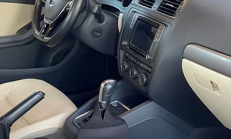 Volkswagen Jetta Com...