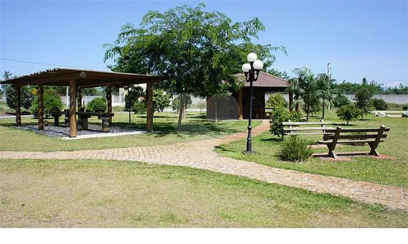 Casa Com 3 Quartos À...