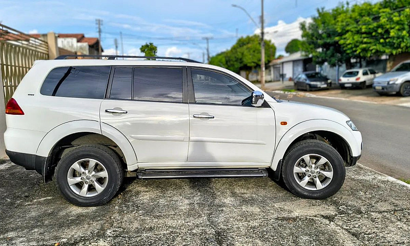 Mitsubishi Pajero Da...