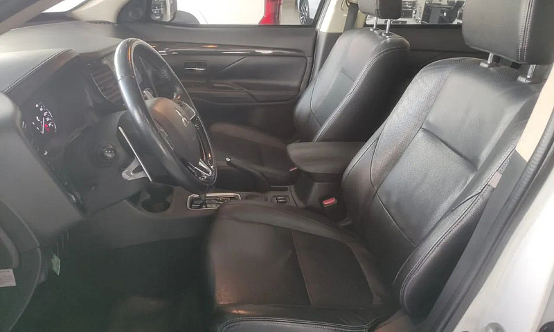 Mitsubishi Outlander...