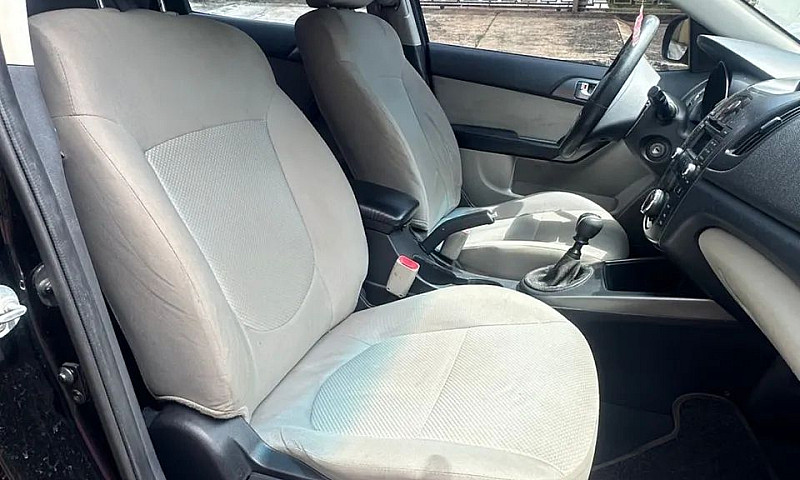 Kia Motors Cerato 1....