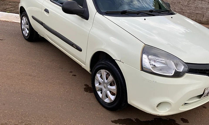 Renault Clio Authent...