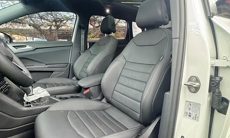 Volkswagen Taos High...