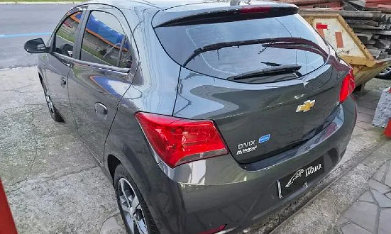 Chevrolet Onix Hatch...