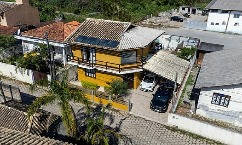 Casa Com Quatro Quar...