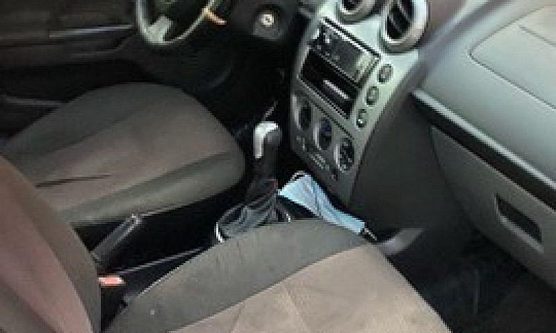 Ford Fiesta Sedan 1....