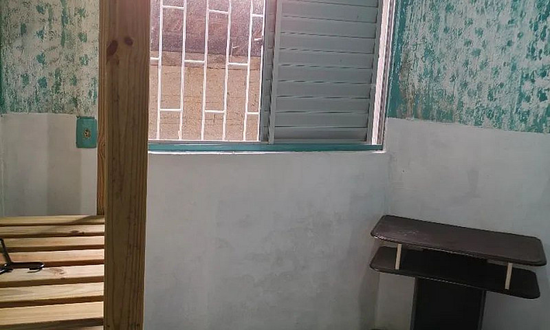 Alugo Pequeno Aparta...