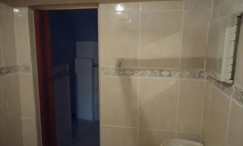 Aluga-Se Casa Tipo A...