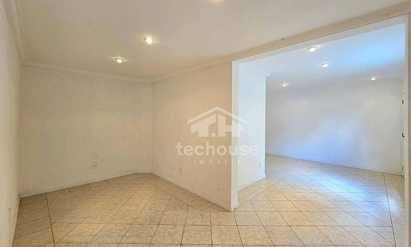 Casa Com 4 Dormitóri...