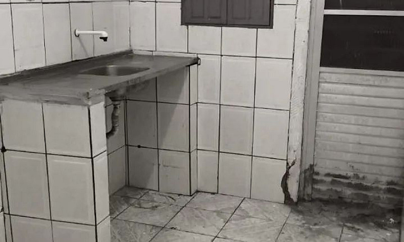 Vendo Uma Casa A Um ...