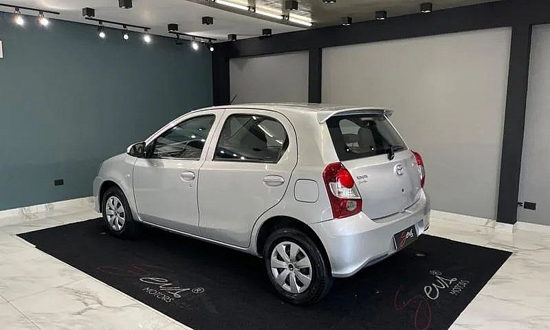 Toyota Etios X 1.3 F...