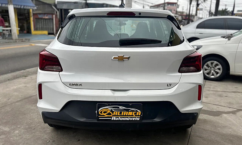 Chevrolet Onix Hatch...