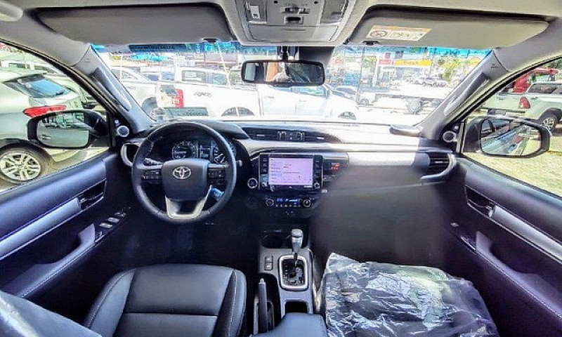 Toyota Hilux Srx 2.8...