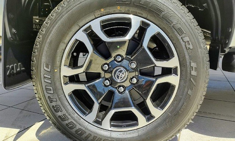 Toyota Hilux Srx 2.8...