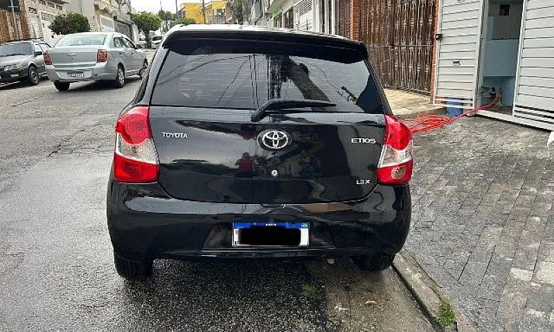 Toyota Etios X 1.3 F...