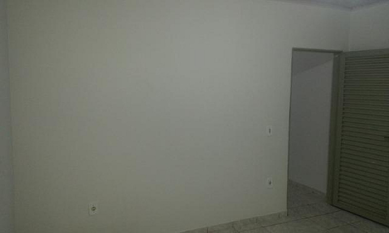 Aluga-Se Casa De 2 Q...