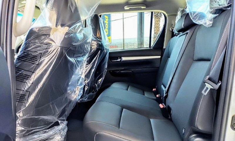 Toyota Hilux Srx 2.8...