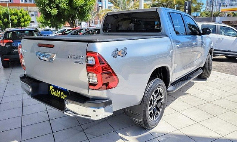 Toyota Hilux Srx 2.8...