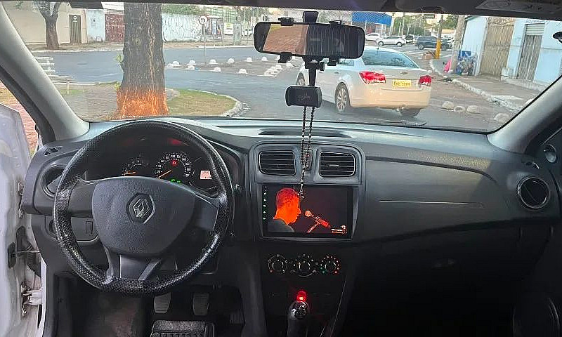 Renault Logan Authen...