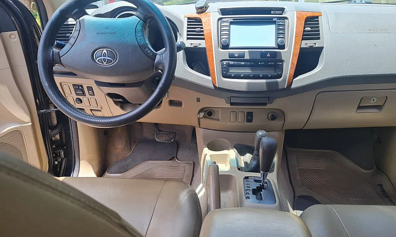 Toyota Hilux Sw4 Srv...