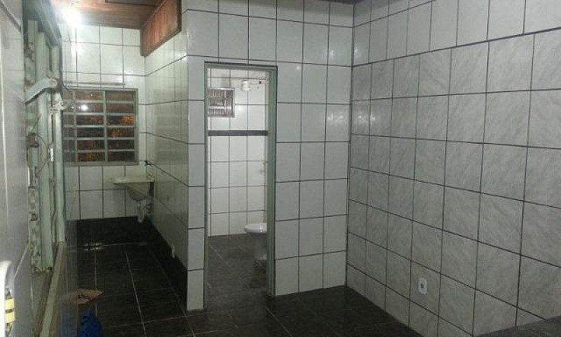Aluga-Se Casa De 2 Q...