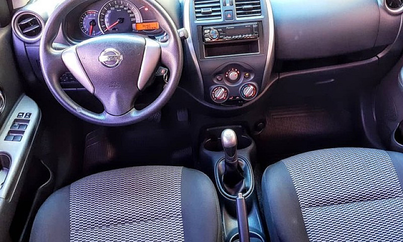 Nissan March S 1.0 2...