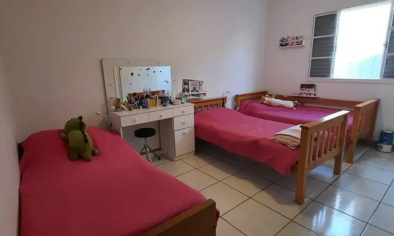 Casa À Venda Com 3 Q...