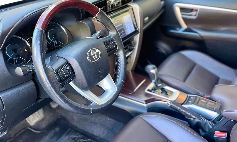 Toyota Hilux Sw4 Srv...